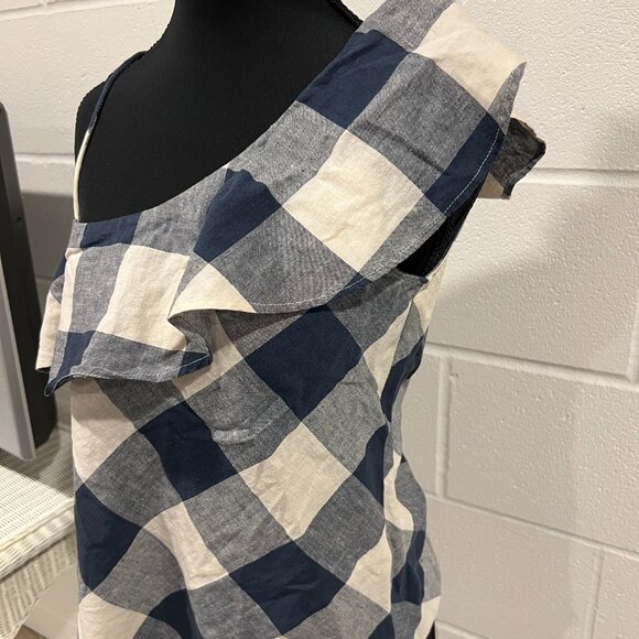 Zara Small One-Shoulder Top – Minimalist Chic Style - Picture 6 of 8